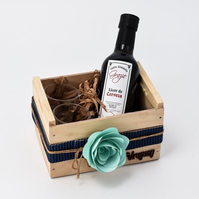 Licor de vino tannat con vasos