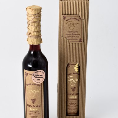 Licor de vino tannat y ciruelas pasas