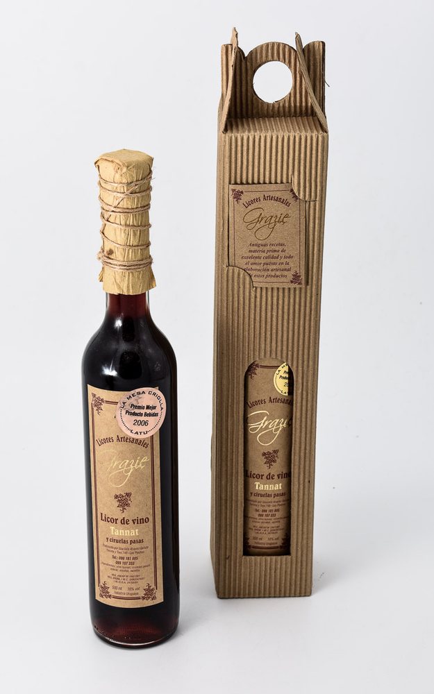 Licor de vino tannat y ciruelas pasas