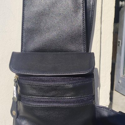 Mochila cruzada de cuero